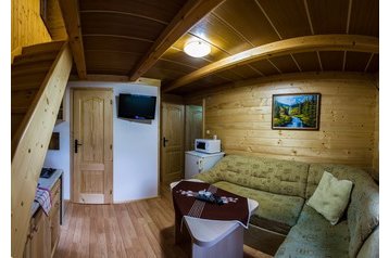 Slovacia Privát Oravice, Exteriorul